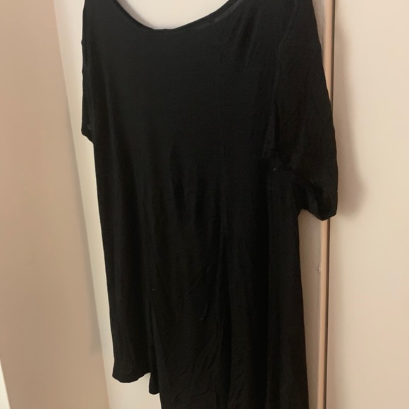 Black A-Line Flowy Round Neck T-Shirt - Picture 5 of 7